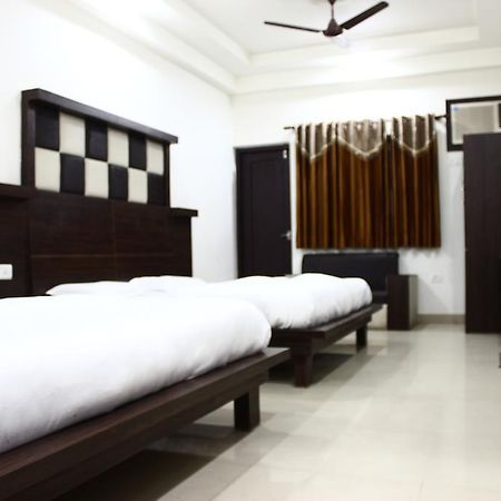كاترا Hotel Maharaja الغرفة الصورة