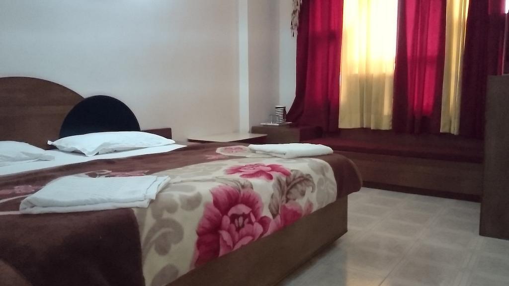 كاترا Hotel Maharaja الغرفة الصورة